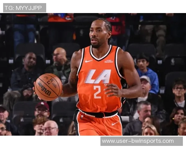 莱昂纳德表现平稳全队最高得分21分但正负值却为负11引人关注